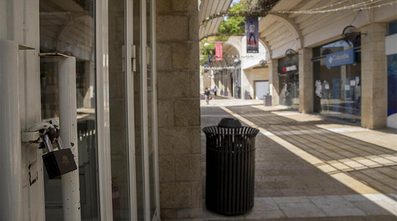 Política de restrição mais rígida e vacinação