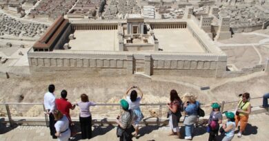 Israel adiar entrada de turistas