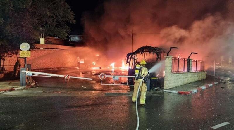 Dezoito ônibus incendiados Tzfat