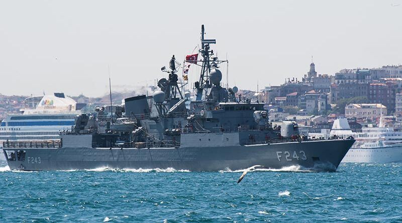 Navio turco atraca em Haifa