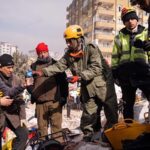 FDI salvam19 pessoas dos escombros