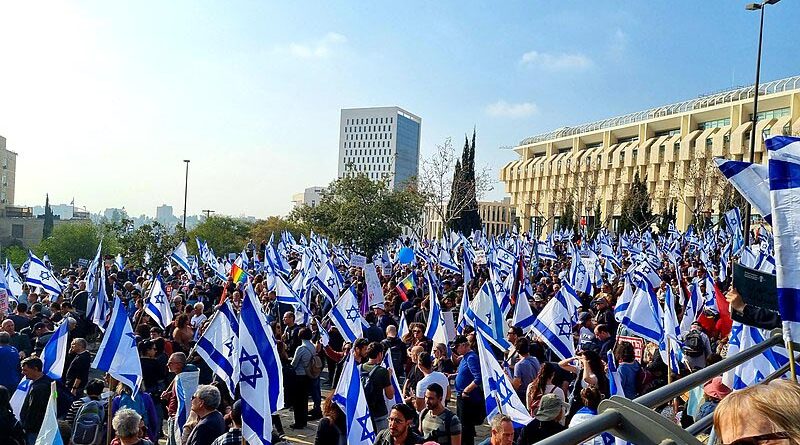 Rodovias bloqueadas em dia de protesto