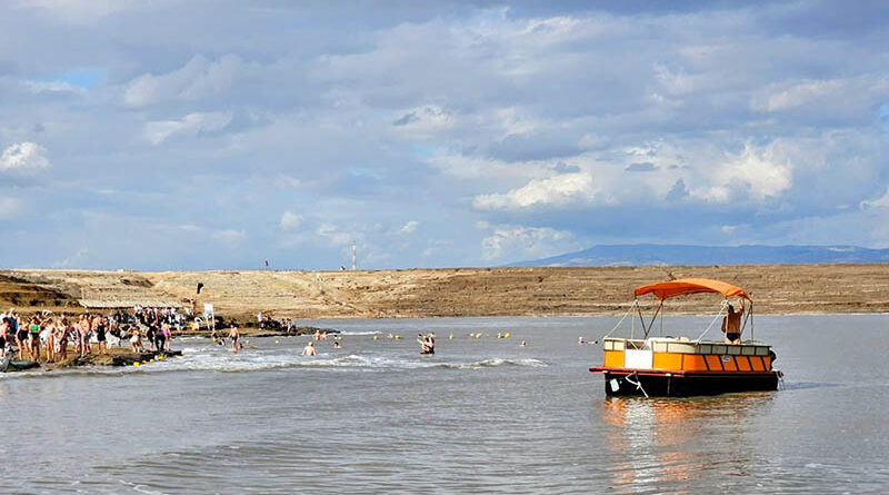 Uma viagem de barco pelo Mar Morto