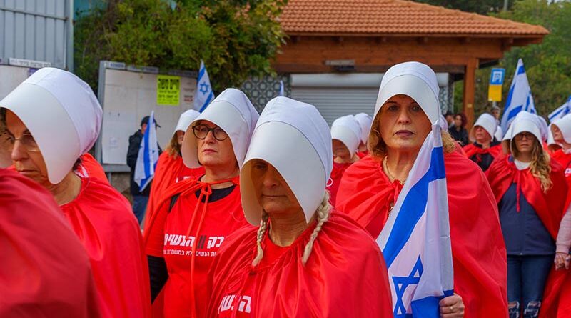 Grupos de protestos vão às ruas