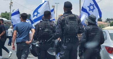 Marcha da Bandeira acontece sem incidentes