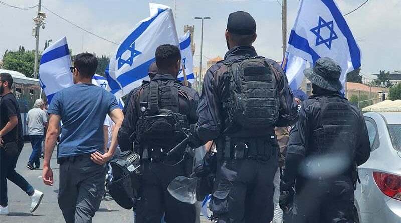 Marcha da Bandeira acontece sem incidentes