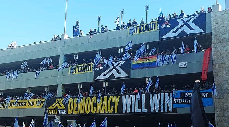 Protestos eclodem em todo o país