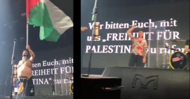 Banda exibe bandeira palestina