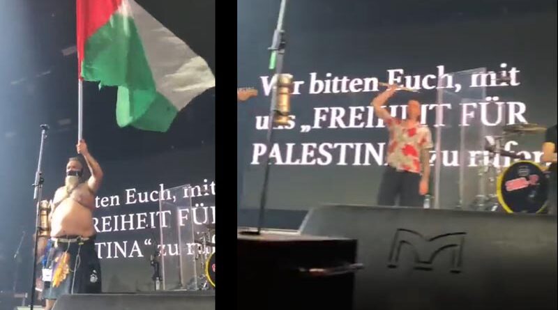 Banda exibe bandeira palestina