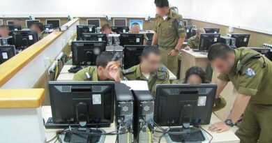 Inspetores infiltrados entram em base