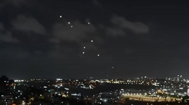 Irã lança ataque aéreo intenso contra Israel