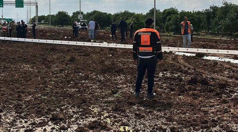 Interceptação falha e míssil atinge área do aeroporto