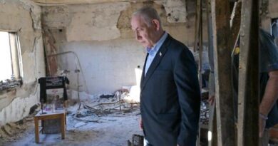 Raiva, protestos e lágrimas na visita de Netanyahu a Nir Oz