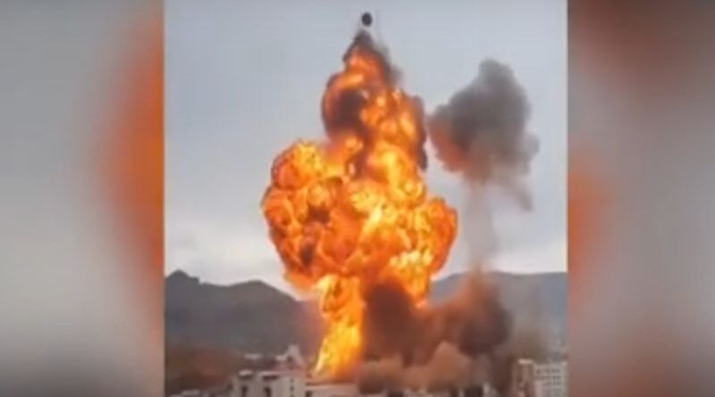 Ataques em Sanaa atingem líderes houthis