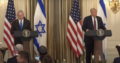 Trump anuncia plano de paz com apoio de Israel