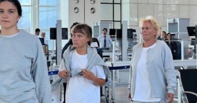 Greta e 170 membros da flotilha são deportados