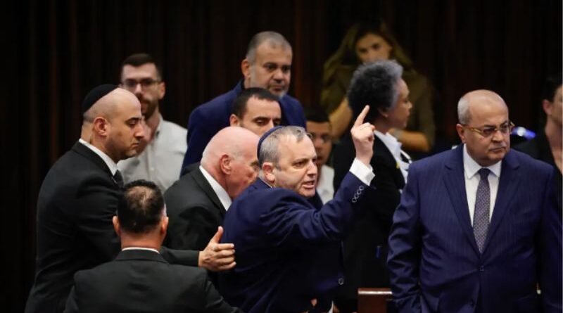 Sessão da Knesset reabre em caos