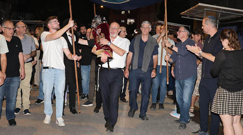 Centro Maayan recebe seu primeiro sefer Torá