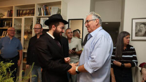 Centro Maayan recebe seu primeiro Sefer Torá