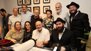 Centro Maayan recebe seu primeiro Sefer Torá