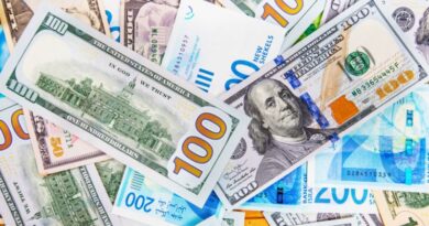 Dólar cai para o menor valor em quatro anos