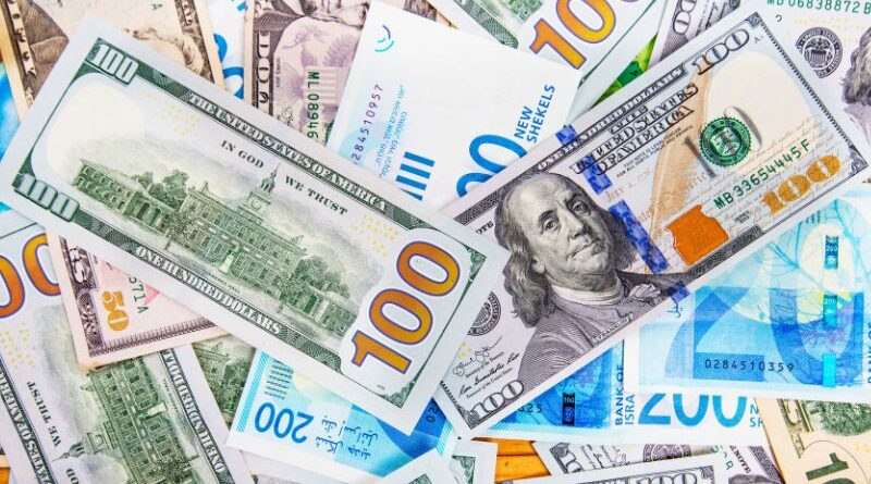 Dólar cai para o menor valor em quatro anos