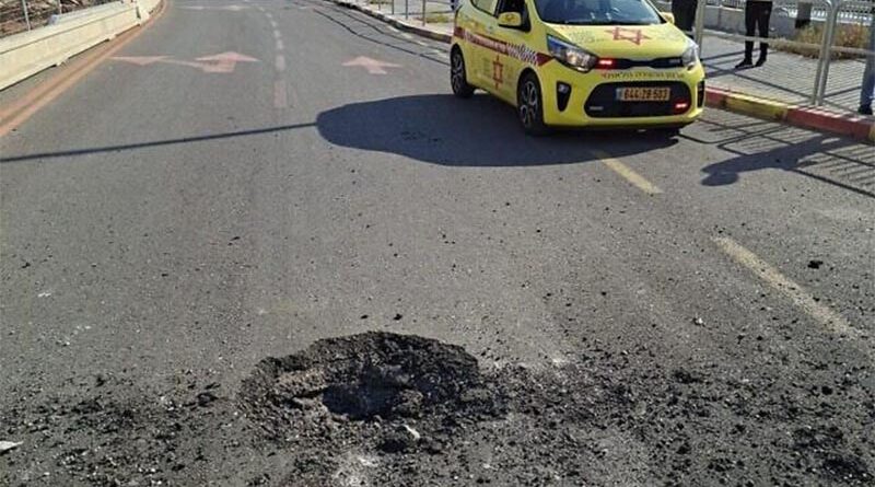 Irã lança mísseis de fragmentação contra Israel